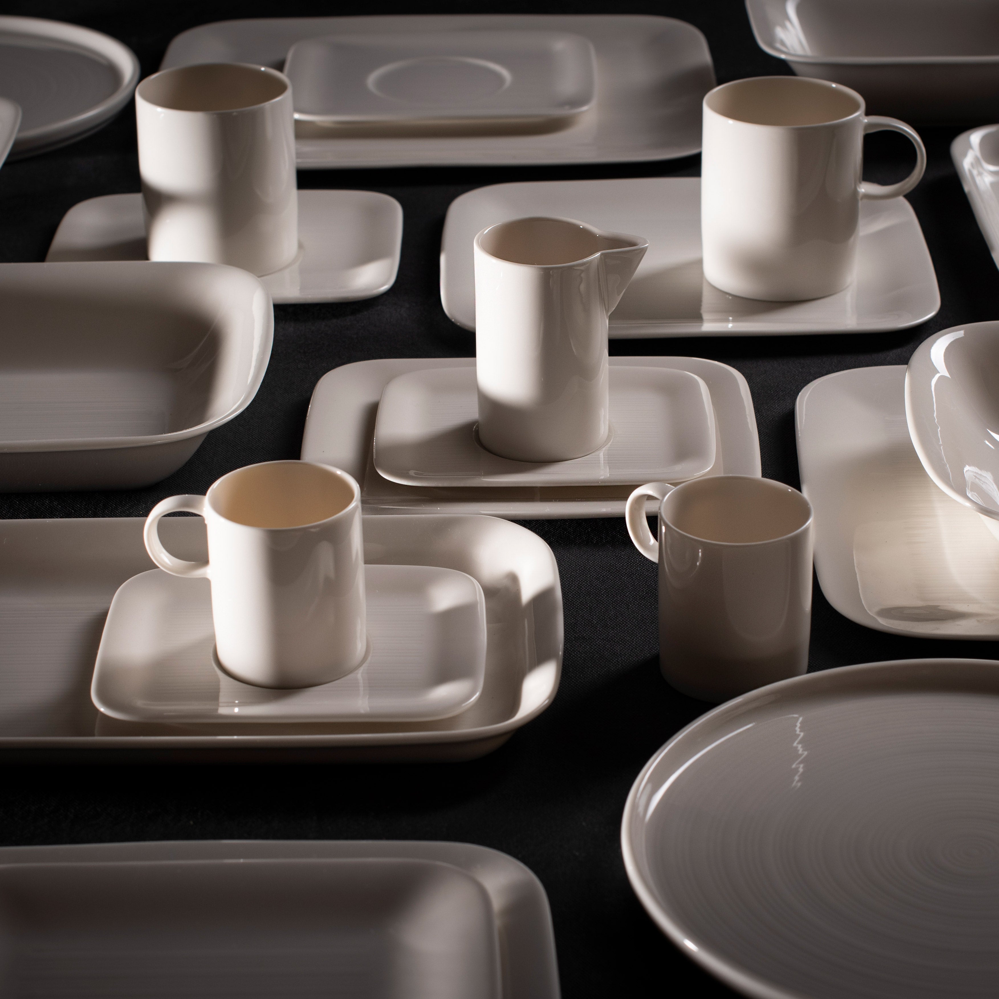 Bach 4 Piece Dinnerware Set w/Mug